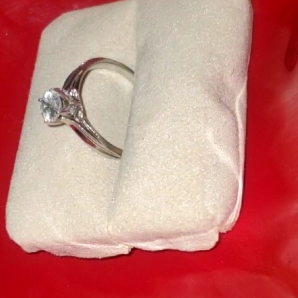 Elegant Silver Solitaire Ring - image 5